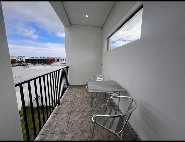 1 BEDROOM STUDIO APARTMENT TO LET IN SANDOWN ESTATE